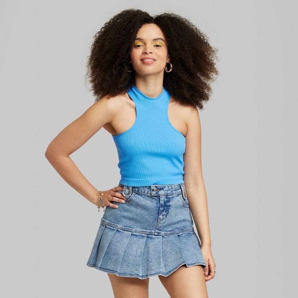 blue tank top